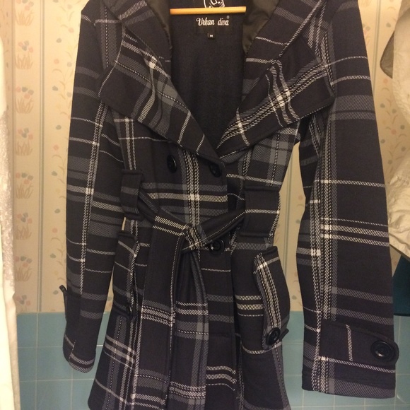 Trenchcoat (new) - Picture 3 of 7